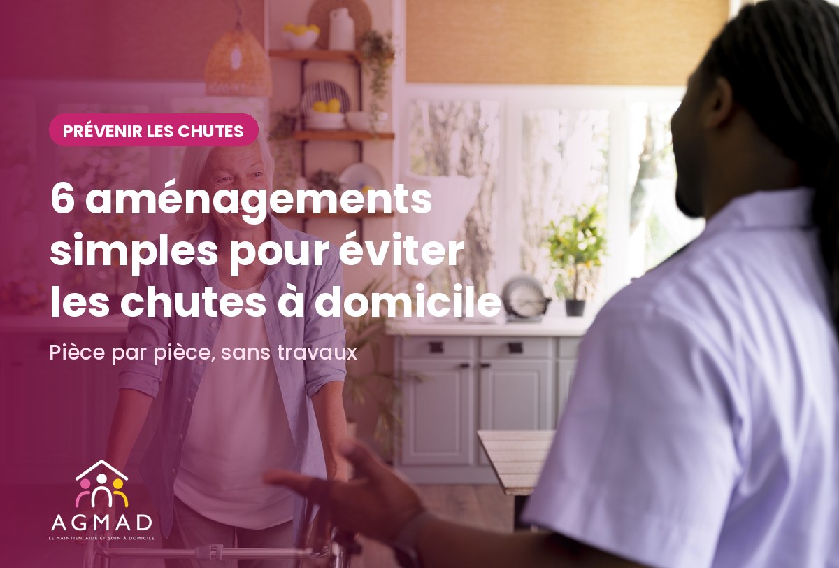 Intervenante AGMAD aux côtés d'une personne âgée avec un déambulateur dans son salon : 6 aménagements pour éviter les chutes à domicile